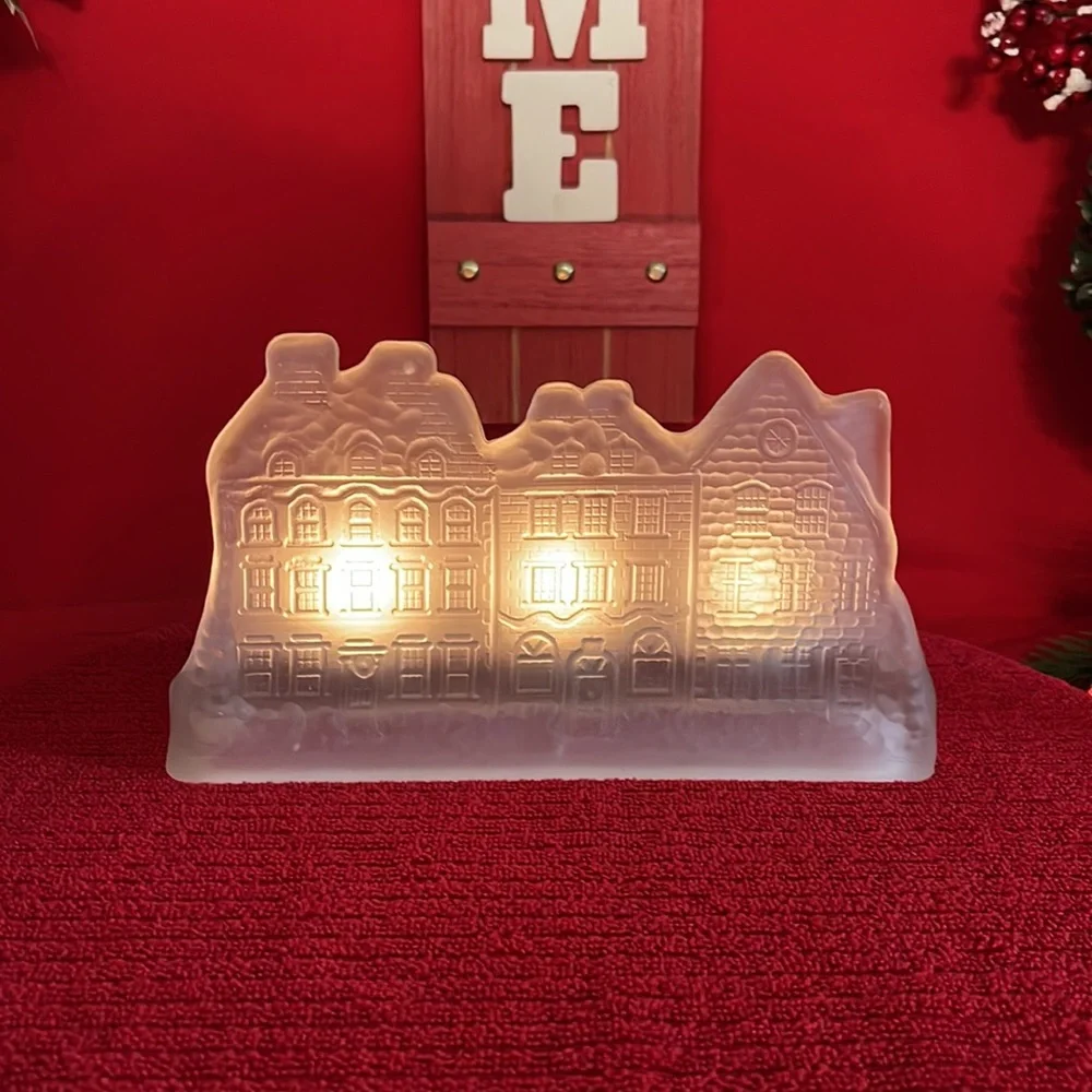 Vintage Foisted Glass House Candle Holder by “CHRISTMAS AROUND THE WORLD” 1989 - Picture 4 of 16